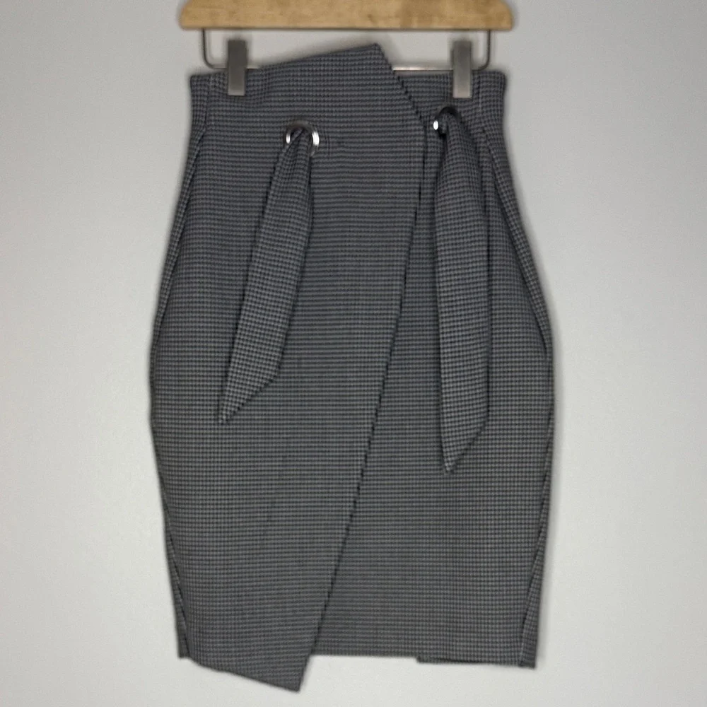 H&M Black and White Houndstooth Skirt - Picture 8 of 8